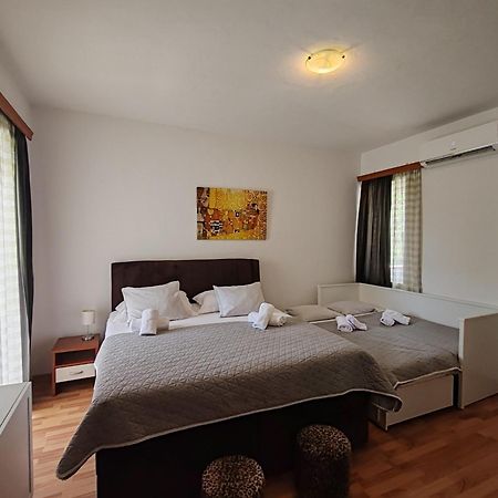 Apartments And Pansion M&R توراني المظهر الخارجي الصورة