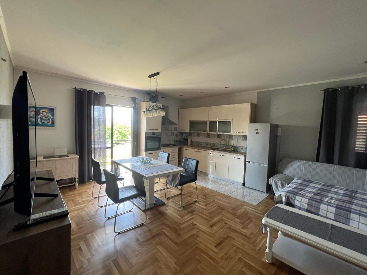 Apartments And Pansion M&R توراني المظهر الخارجي الصورة