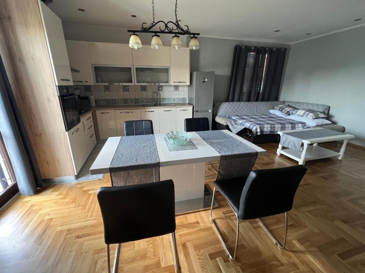 Apartments And Pansion M&R توراني المظهر الخارجي الصورة