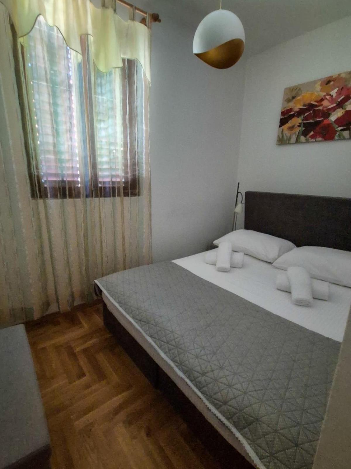 Apartments And Pansion M&R توراني المظهر الخارجي الصورة