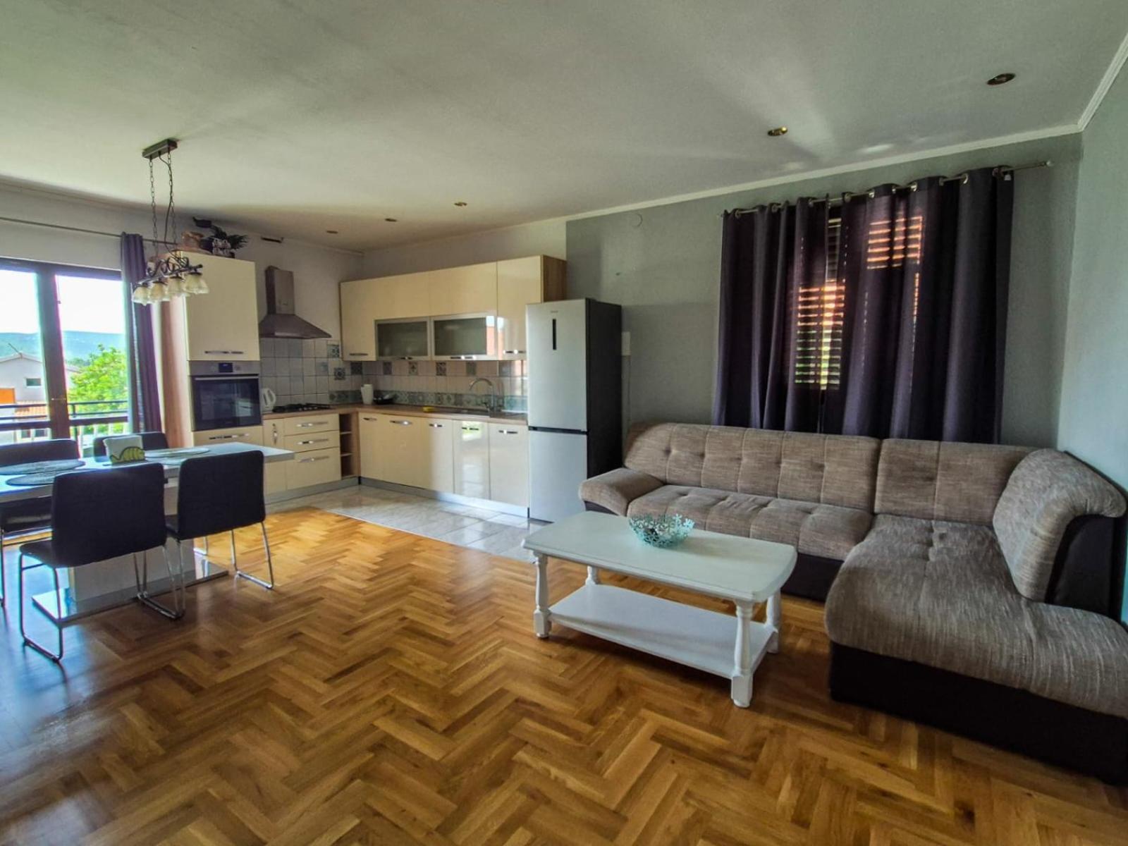 Apartments And Pansion M&R توراني المظهر الخارجي الصورة