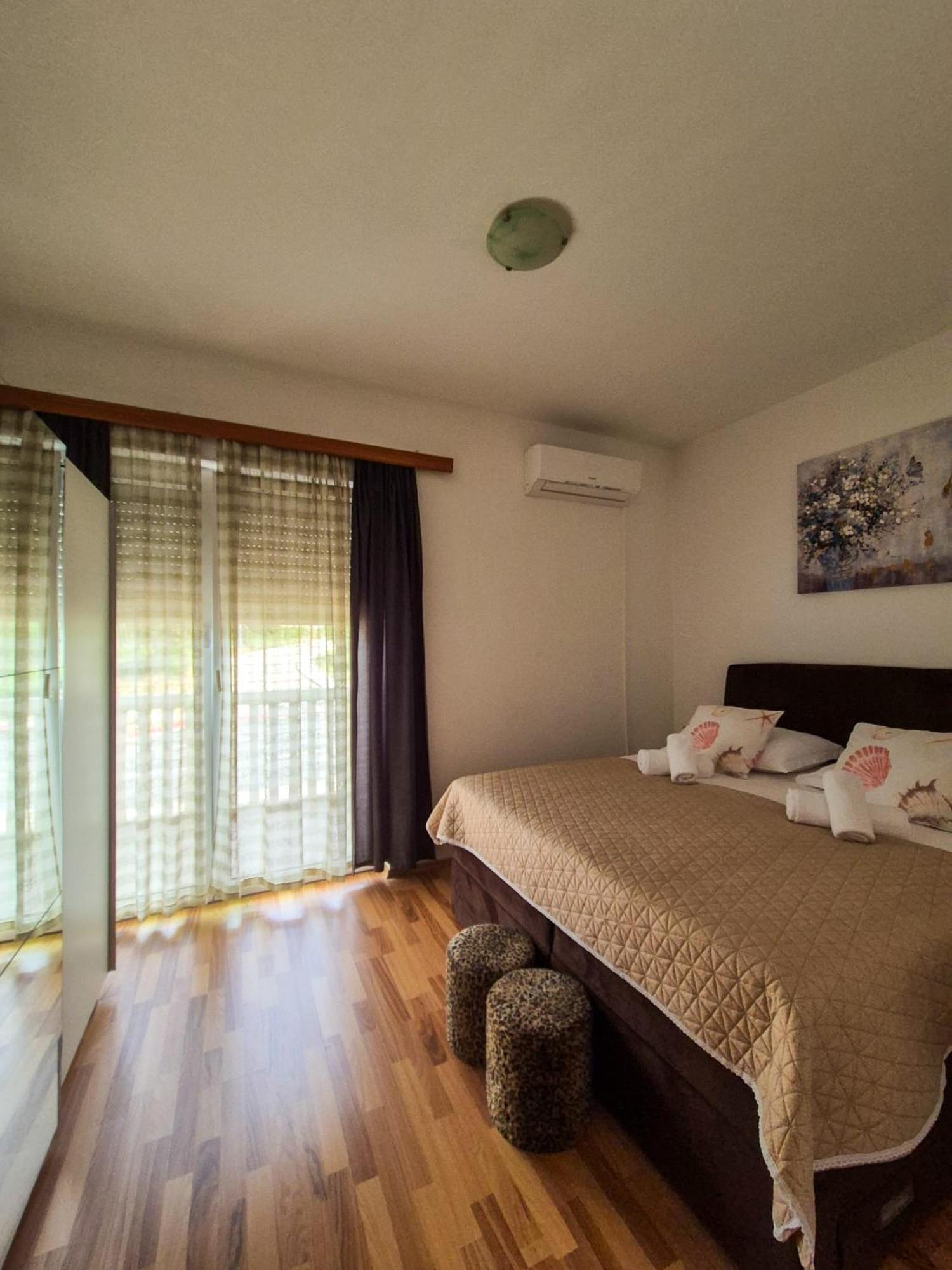 Apartments And Pansion M&R توراني المظهر الخارجي الصورة